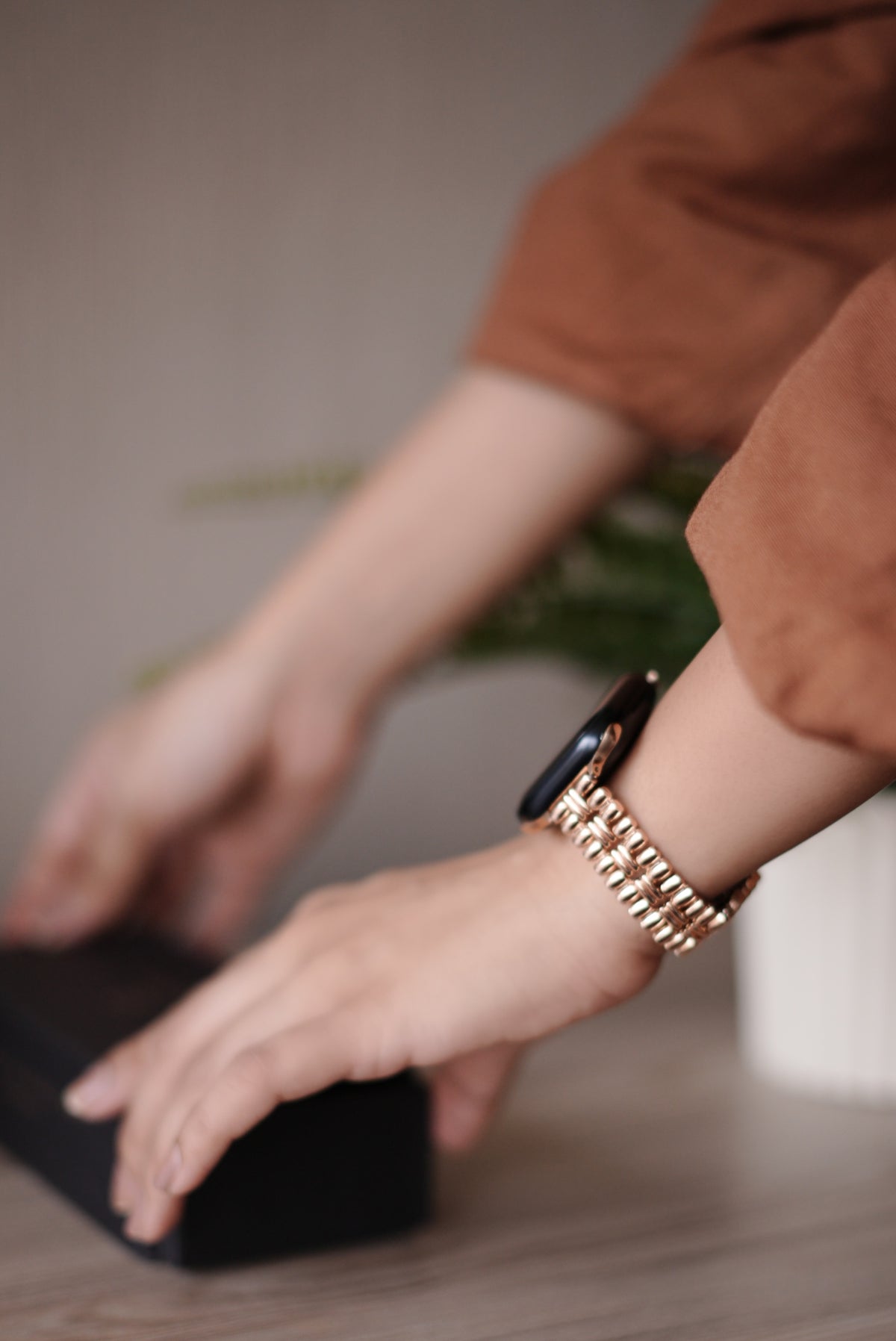 ELECTRUM ROSE GOLD APPLE WATCH BAND