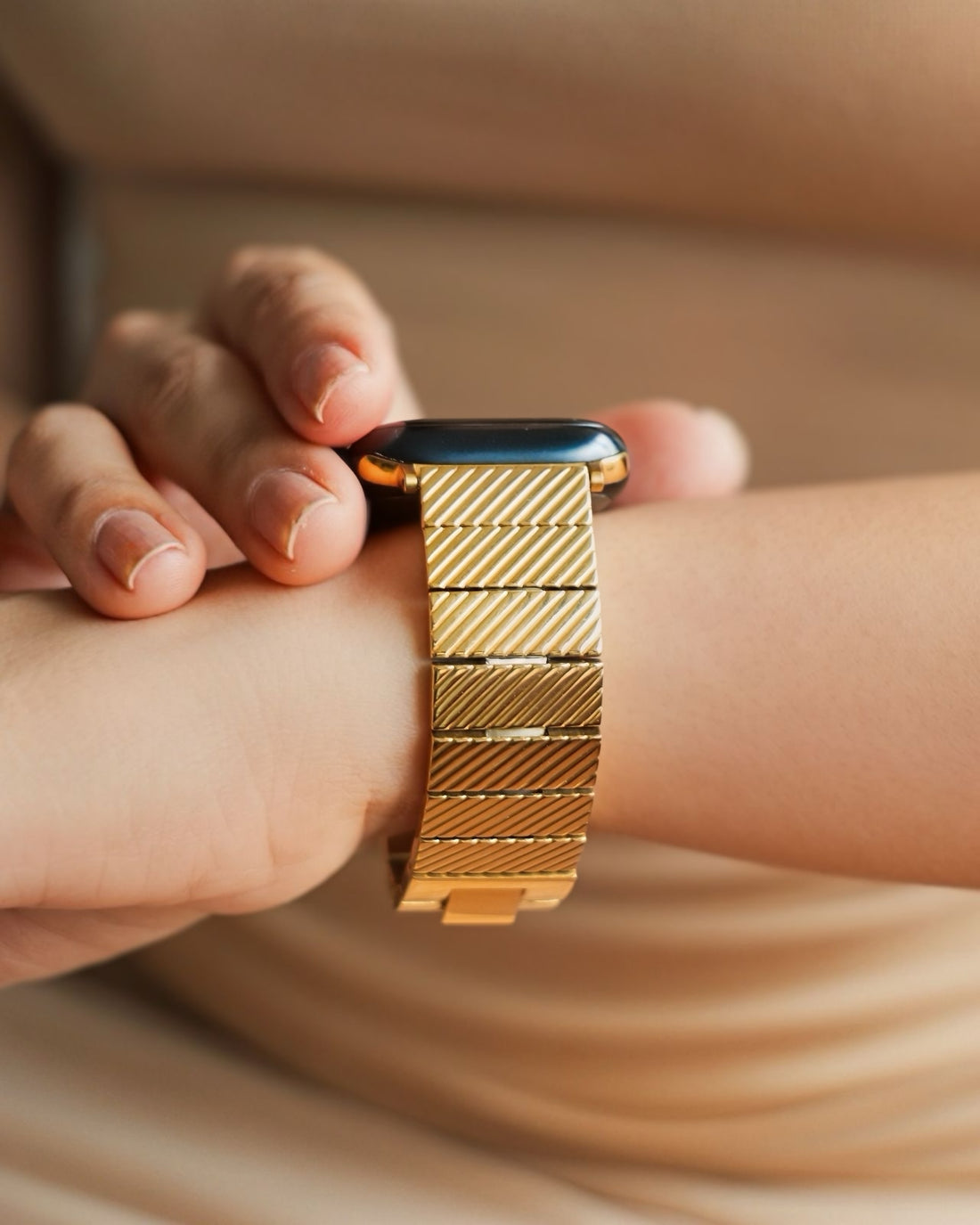 GRATITUDE  APPLE WATCH BRACELET - GOLD (ST-STEEL)