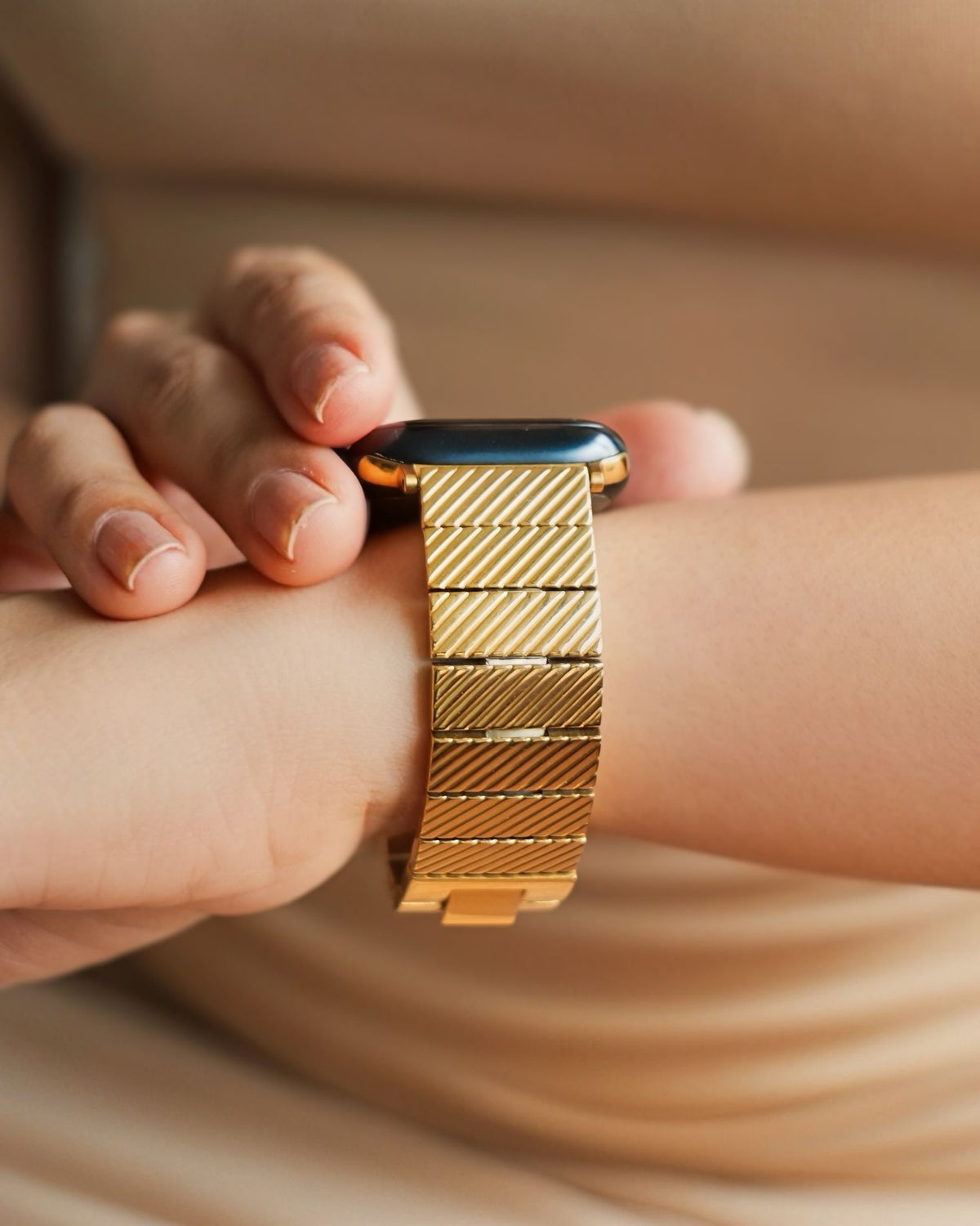 GRATITUDE  APPLE WATCH BRACELET - GOLD (ST-STEEL)