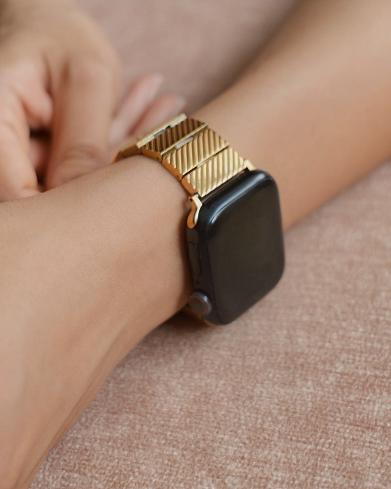 GRATITUDE  APPLE WATCH BRACELET - GOLD (ST-STEEL)
